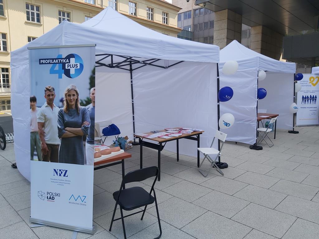 piknik przed urzędem wojewódzkim profilaktyka 40 plus - Krzysztof Polasik