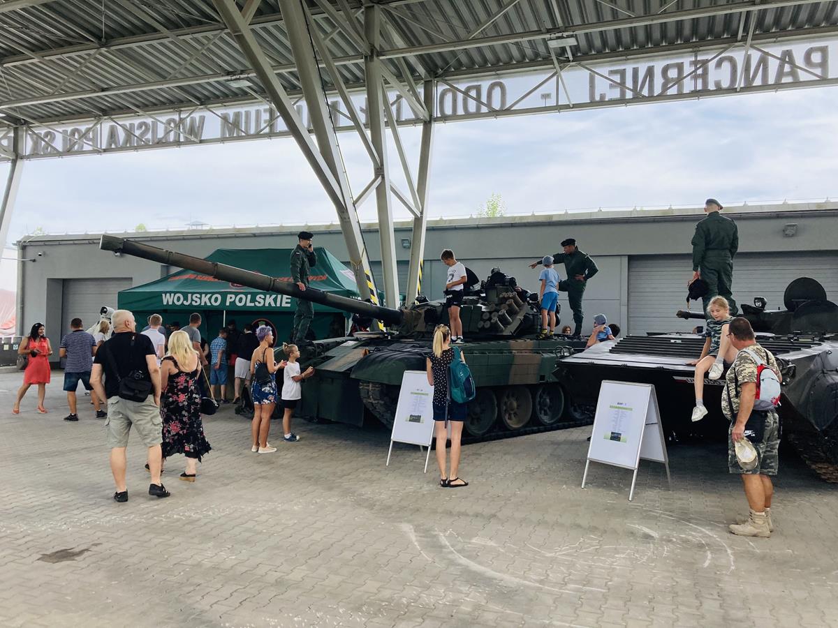 muzeum broni pancernej piknik wojskowy święto wojska polskiego - Adam Michalkiewicz - Radio Poznań
