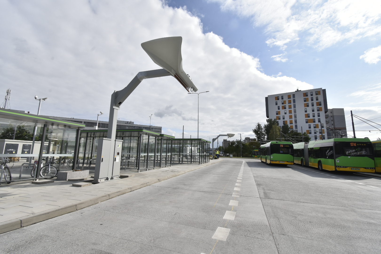 stacja do ładowania autobusów elektrycznych pętla unii lubelskiej - Wojtek Wardejn - Radio Poznań