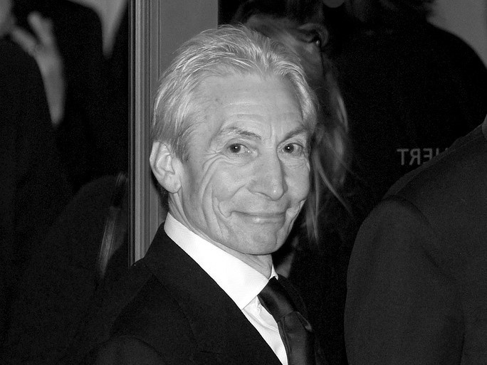 Charlie Watts the rolling stones - Autorstwa Siebbi - Charlie Watts, CC BY 3.0, https://commons.wikimedia.org/w/index.php?curid=11092483