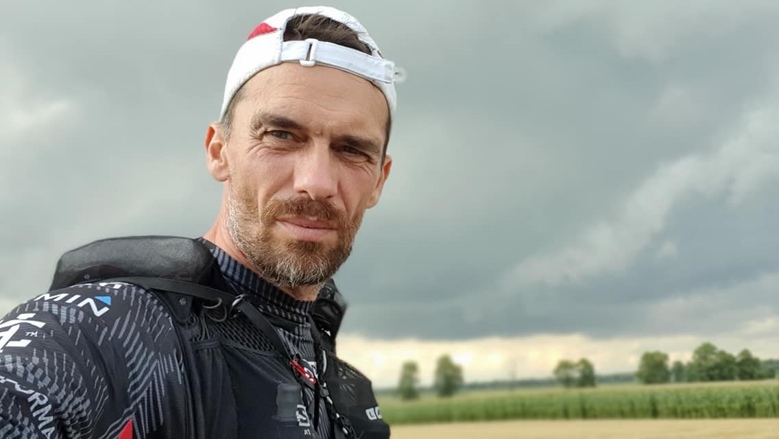 artur kujawiński biegnie  - UltraManiac - Artur "Arti" Kujawiński