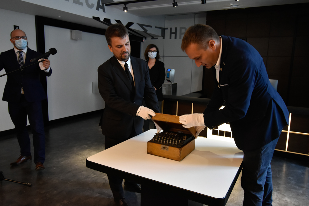 maszyna szyfrująca enigma  - Wojtek Wardejn