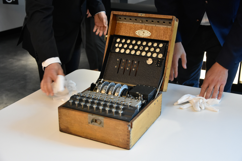 maszyna szyfrująca enigma  - Wojtek Wardejn