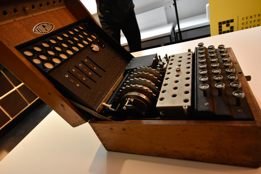 maszyna szyfrująca enigma  - Wojtek Wardejn