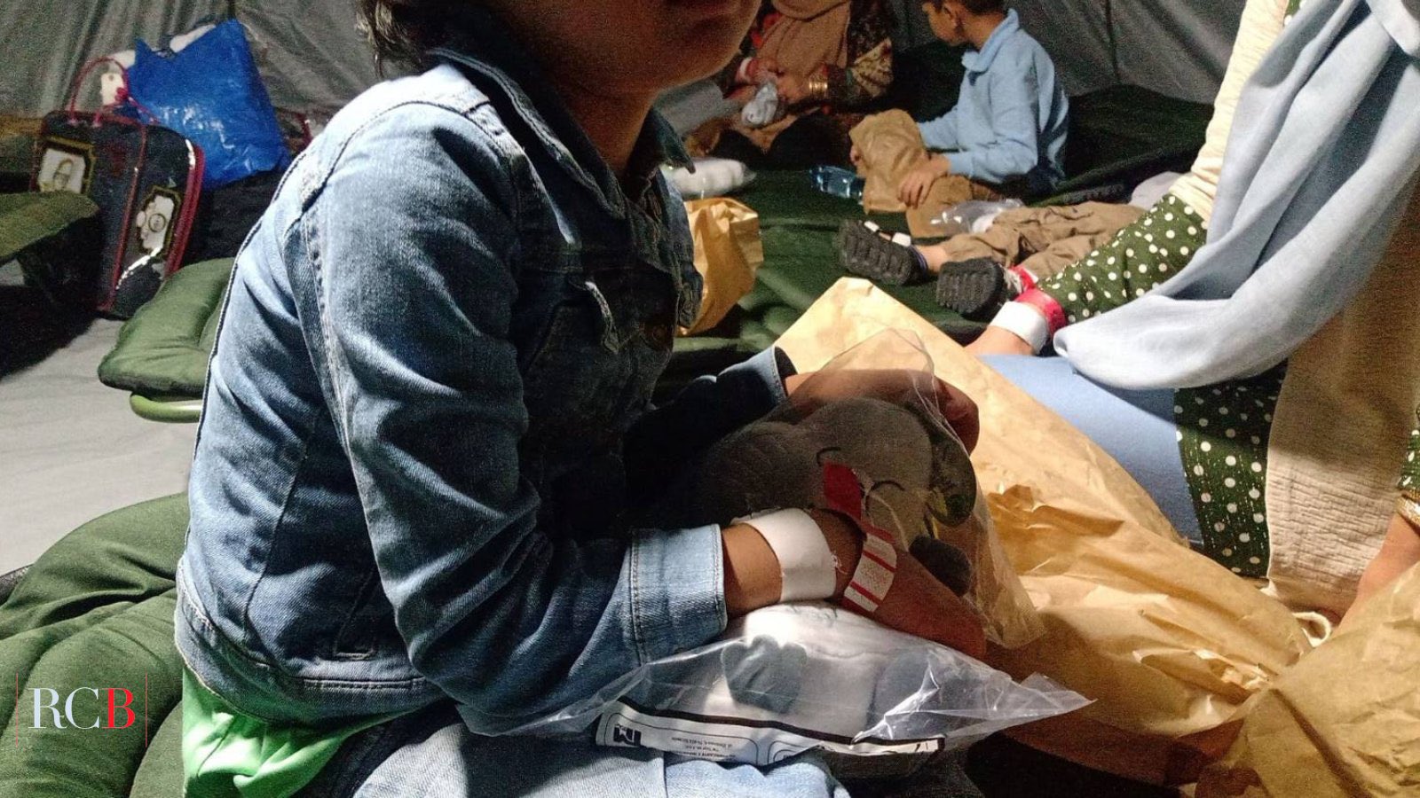 dziewczynka afganka uchodźcy - TT: PLinNATO