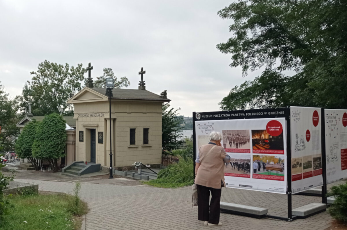 wystawa cmentarz gniezno - www.muzeumgniezno.pl