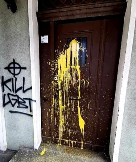 zniszczone biuro lewica ostrów - TT: Krzysztof Śmiszek