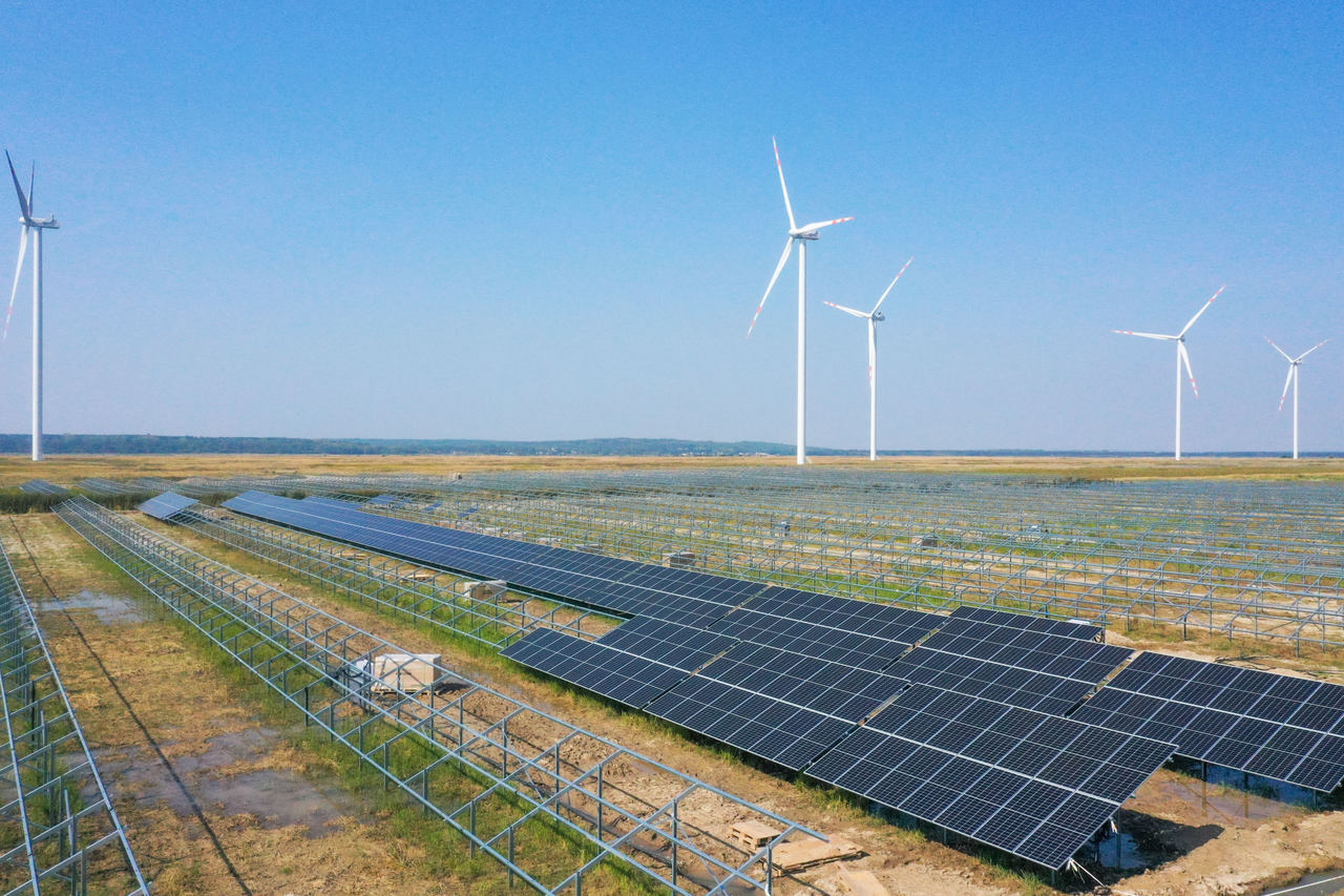 farma fotowoltaiczna panele słoneczne przykona - TT: Daniel Obajtek