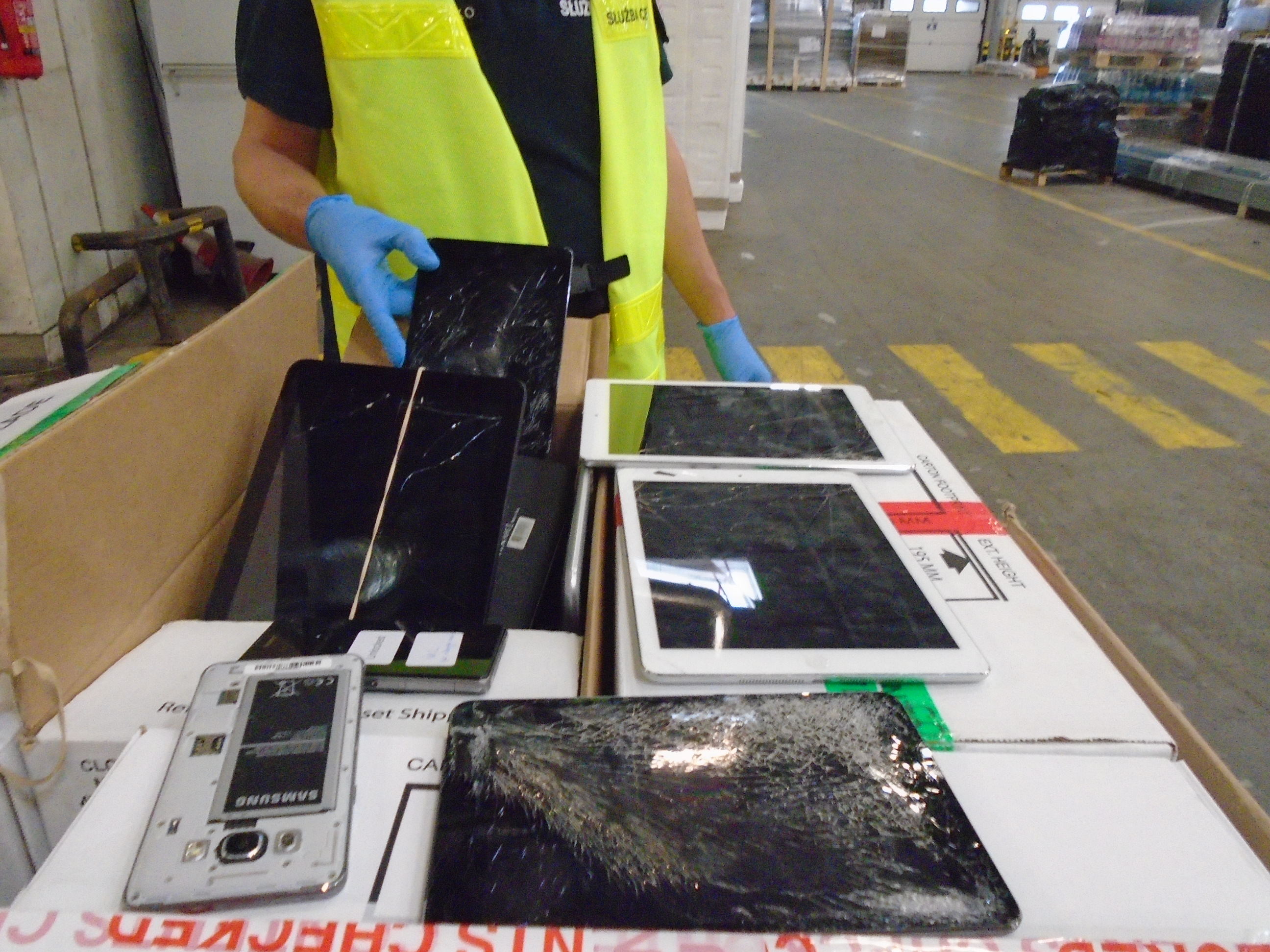 uszkodzone telefony i tablety wielka brytania  - KAS