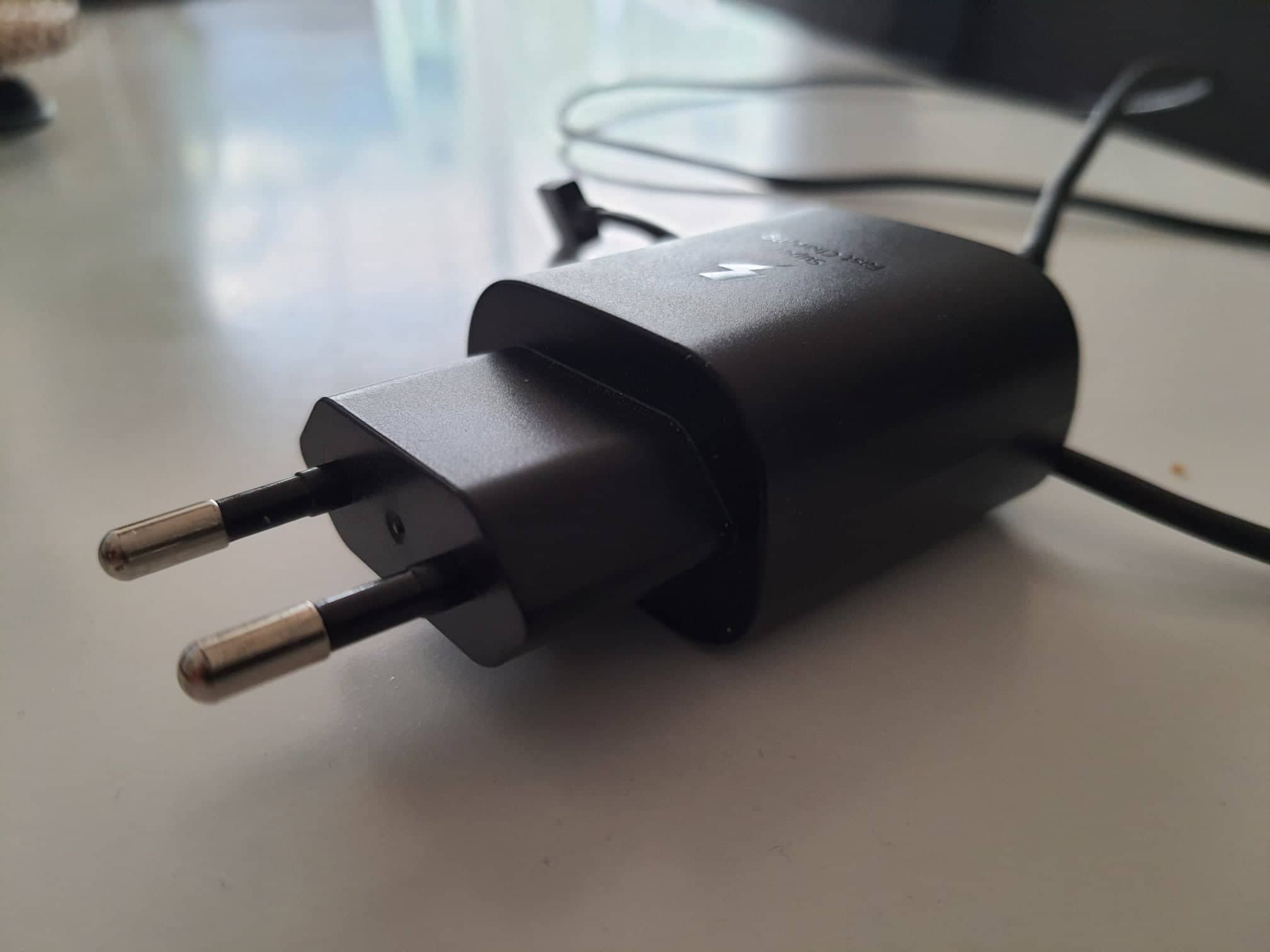 ładowarka do telefonu  - Grzegorz Ługawiak