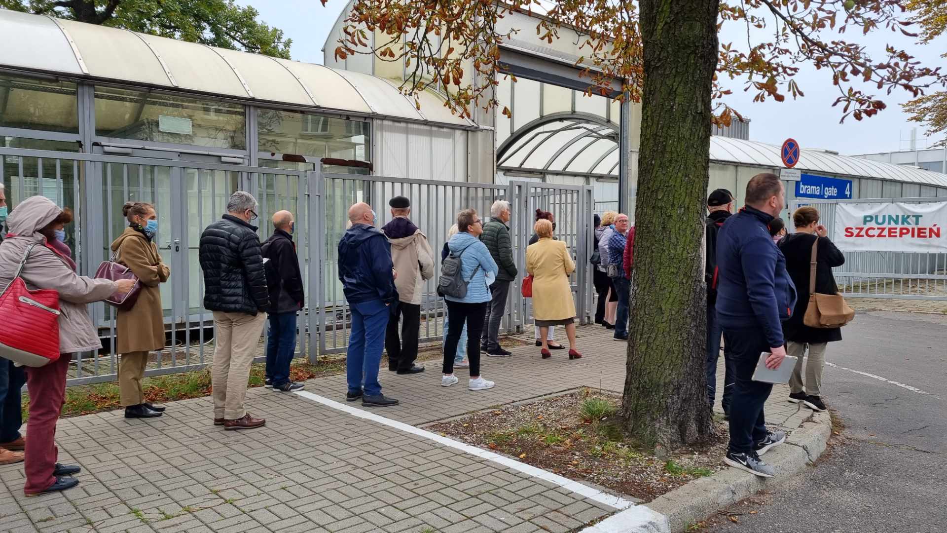 kolejka po 3 dawkę szczepionki covid - Magdalena Konieczna - Radio Poznań