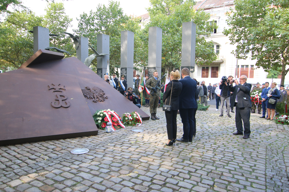 polskie państwo podziemne pomnik polskiego państwa podziemnego i armii krajowej - Leon Bielewicz - Radio Poznań