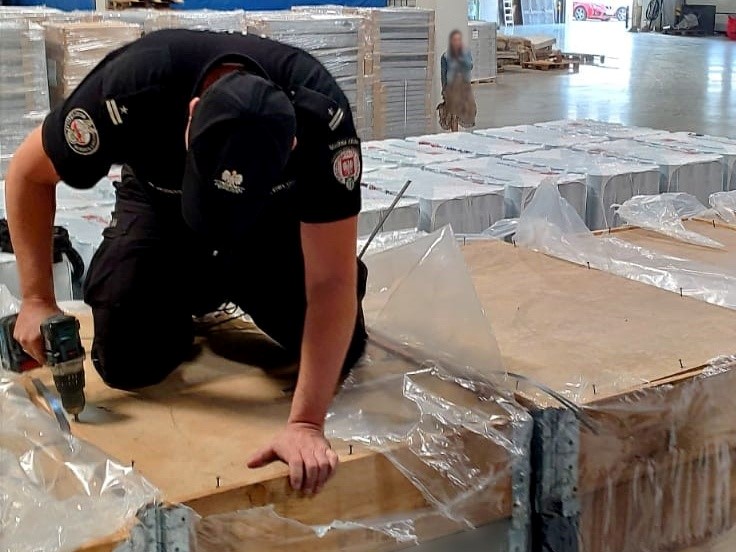 Sześć ton nielegalnego tytoniu w ładunku części do silników - IAS