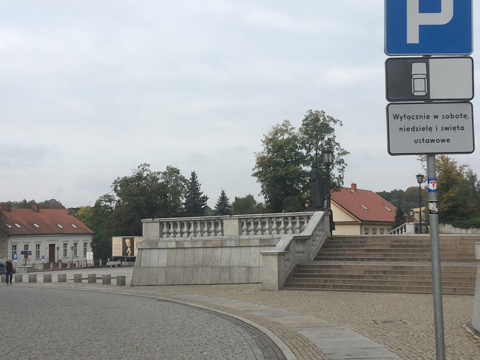 parking katedra gniezno ulica łaskiego - Rafał Muniak - Radio Poznań