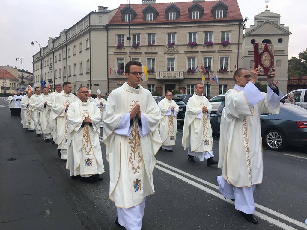 zawierzenie Narodu i Kościoła w Polsce świętemu Józefowi - Danuta Synkiewicz 