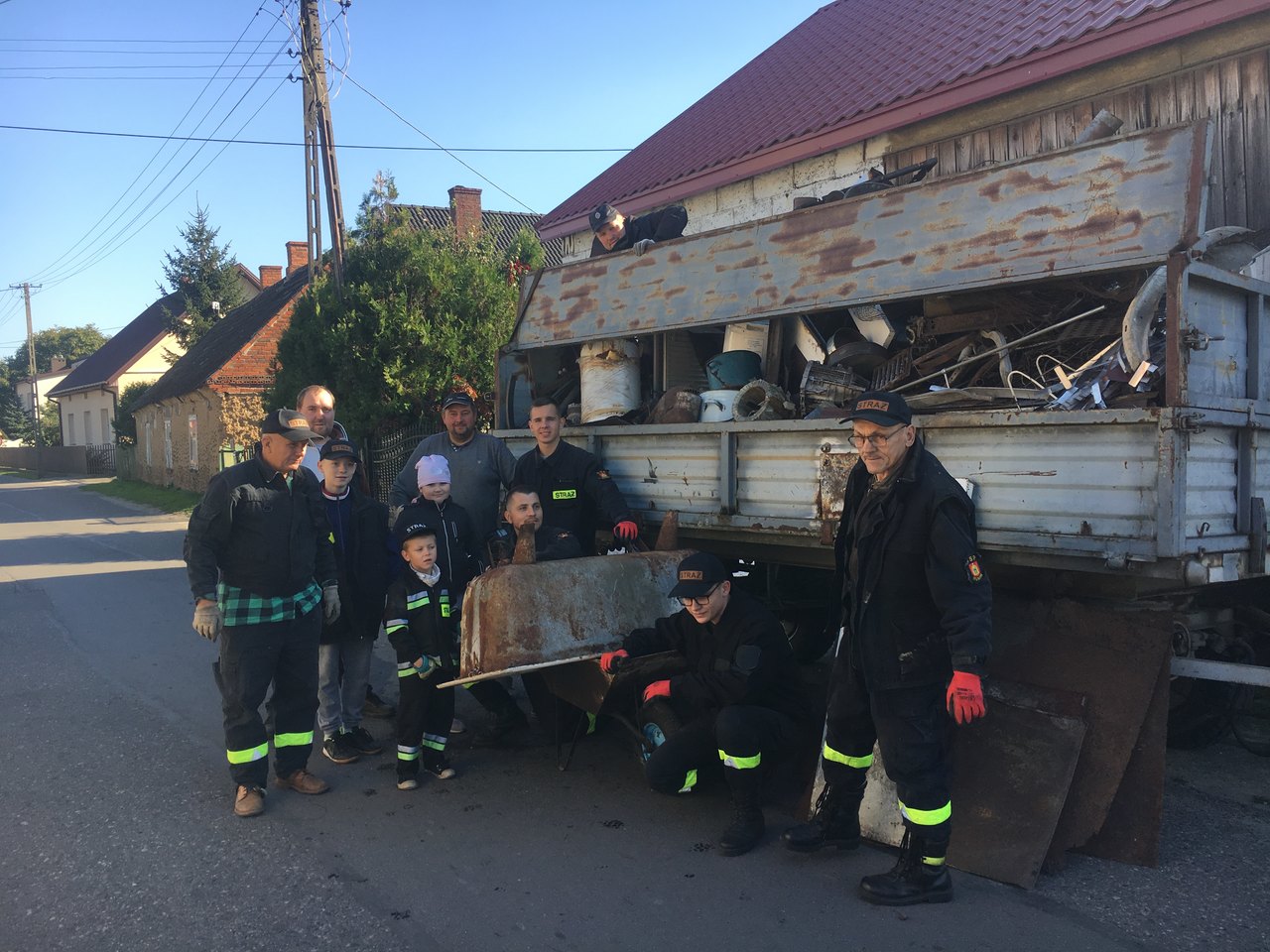strażacy zbierają złom na wóz rumin - Sławomir Zasadzki - Radio Poznań
