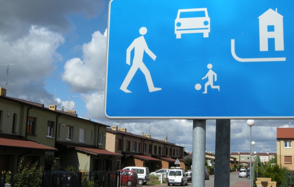 znak strefa zamieszkania - TomFoto