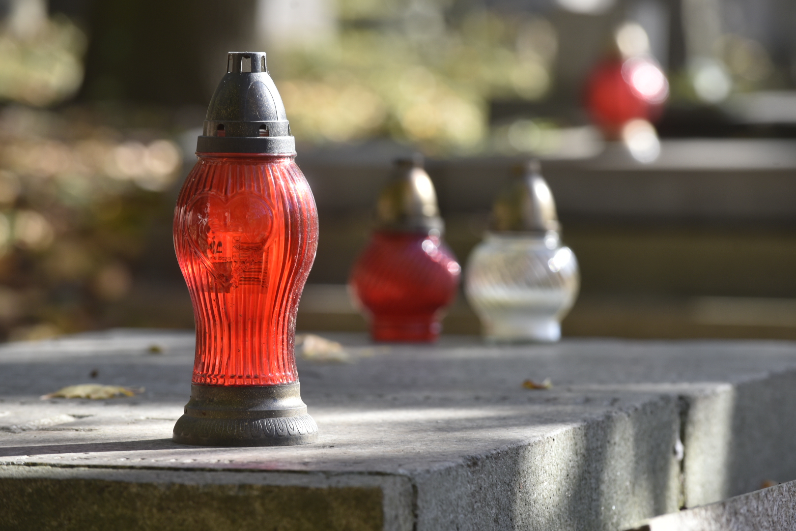 znicz cmentarz święto zmarłych wszystkich świętych znicze pogrzeb grób groby zaduszki dzień zaduszny - Wojtek Wardejn - Radio Poznań