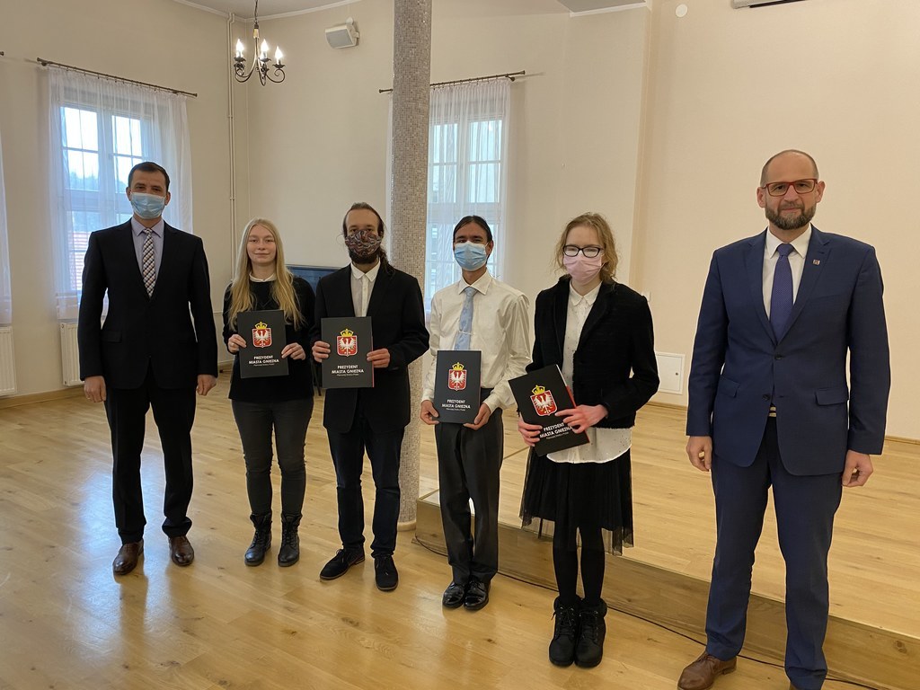 stypendia dla studentów gniezno - UM Gniezno