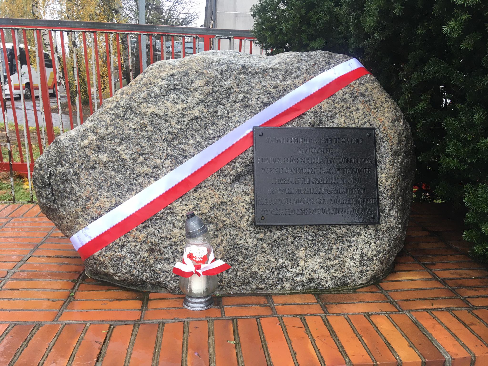 obóz pzesiedleńczy na głównej pomnik - Jacek Butlewski