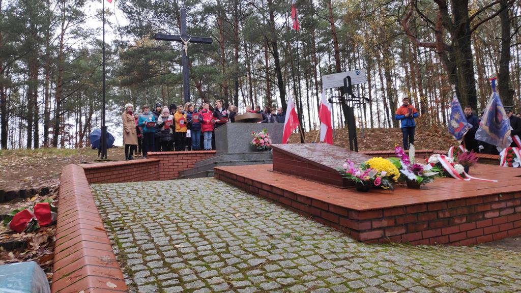 W Morzewie oddano hołd pomordowanym na tamtejszych wzgórzach - Przemysław Stochaj