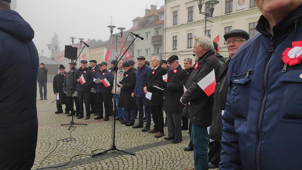 śpiewanie hymnu czarnków - Przemysław Stochaj