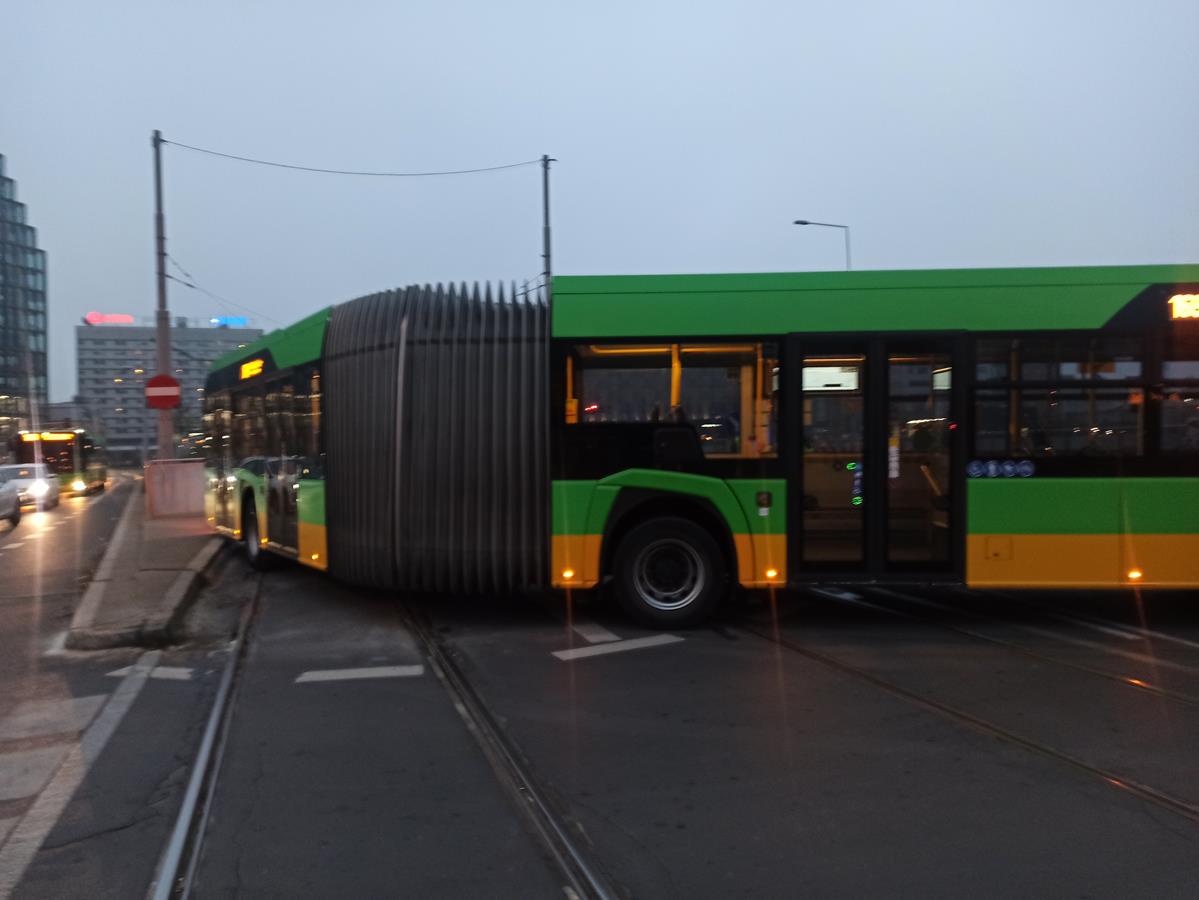 autobus złamany kaponiera - Bartosz Garczyński - Radio Poznań