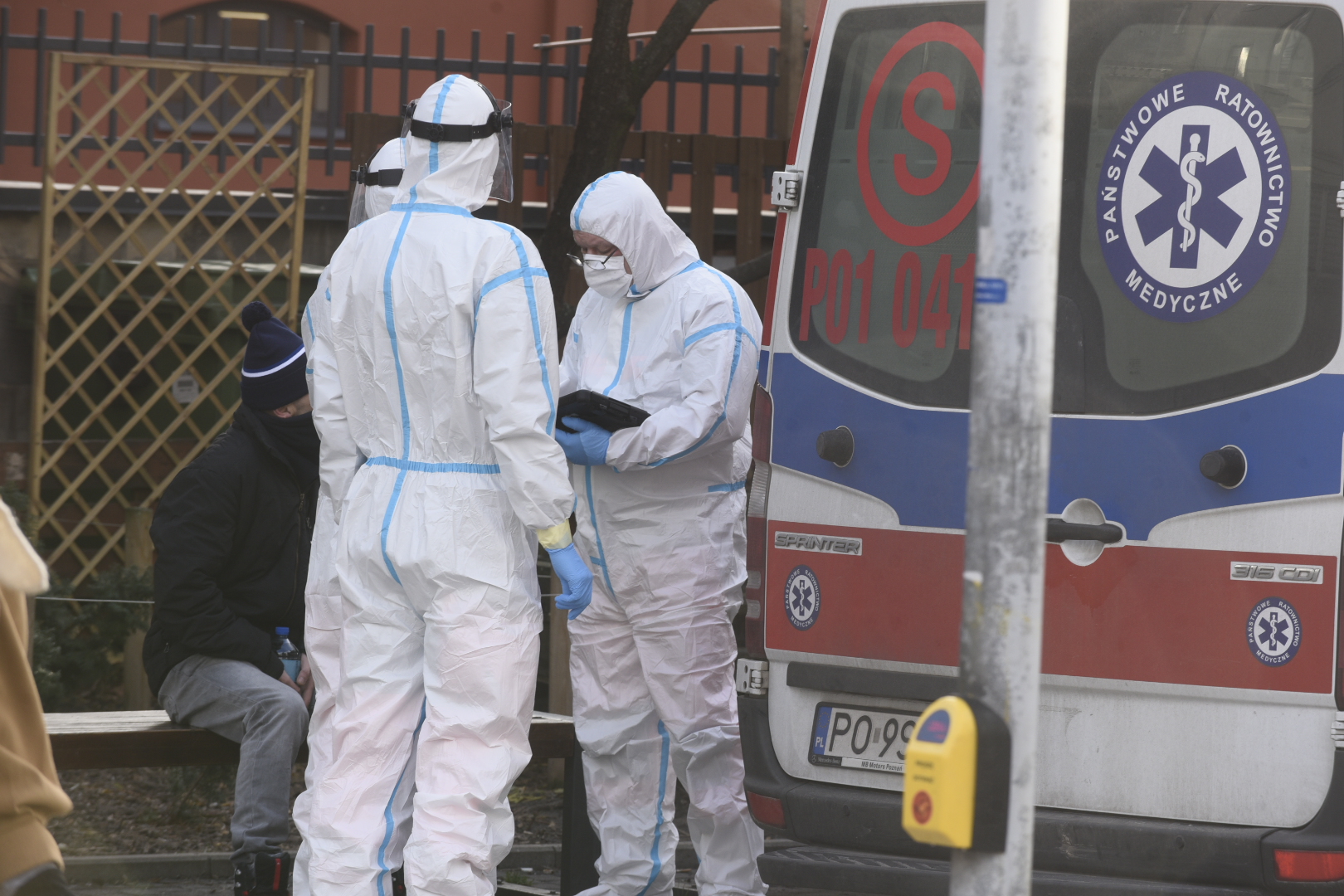 koronawirus covid karetka test covid  - Wojtek Wardejn