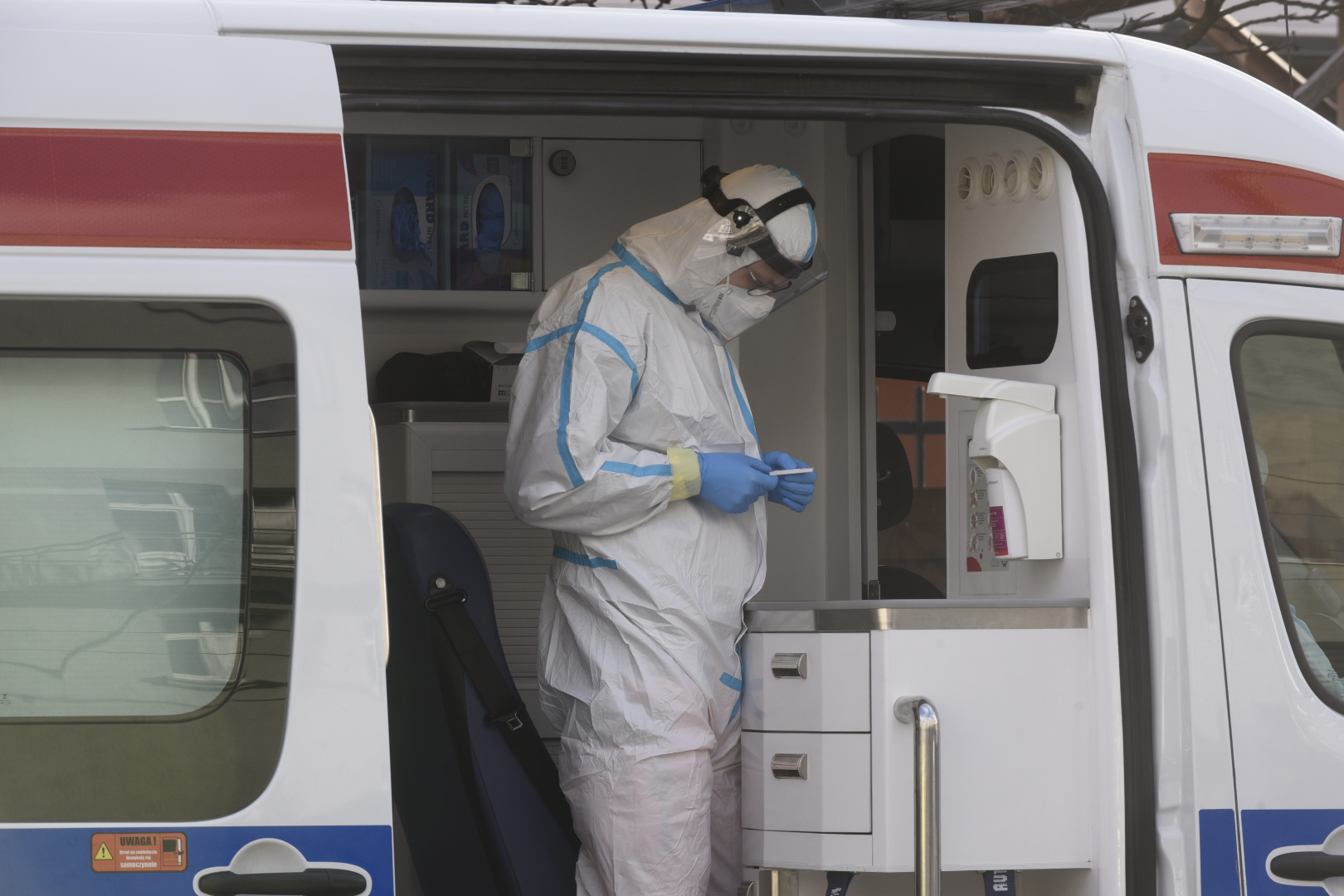 koronawirus covid karetka test covid  - Wojtek Wardejn