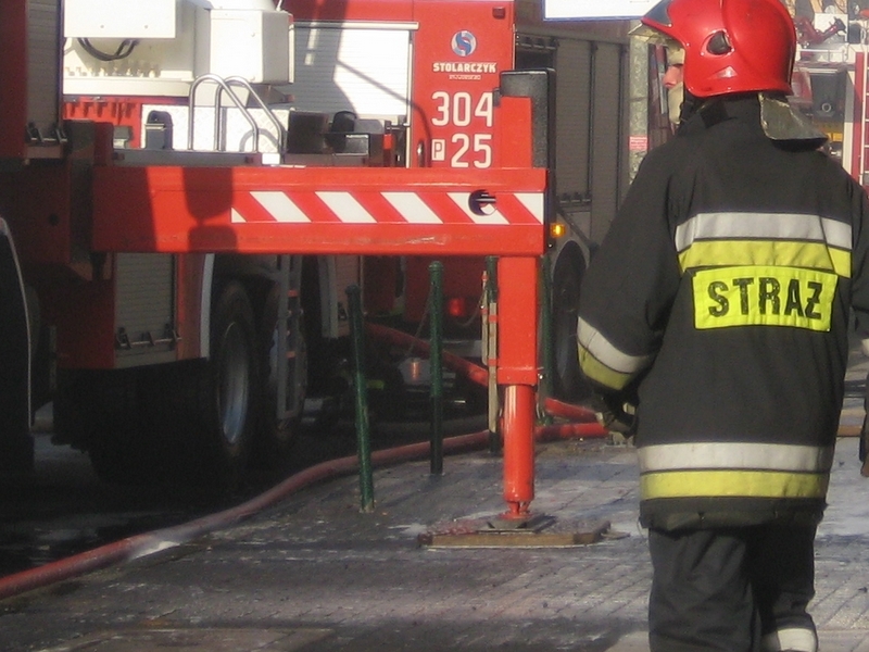 Strażacy gaszą pożar - Adam Michalkiewicz