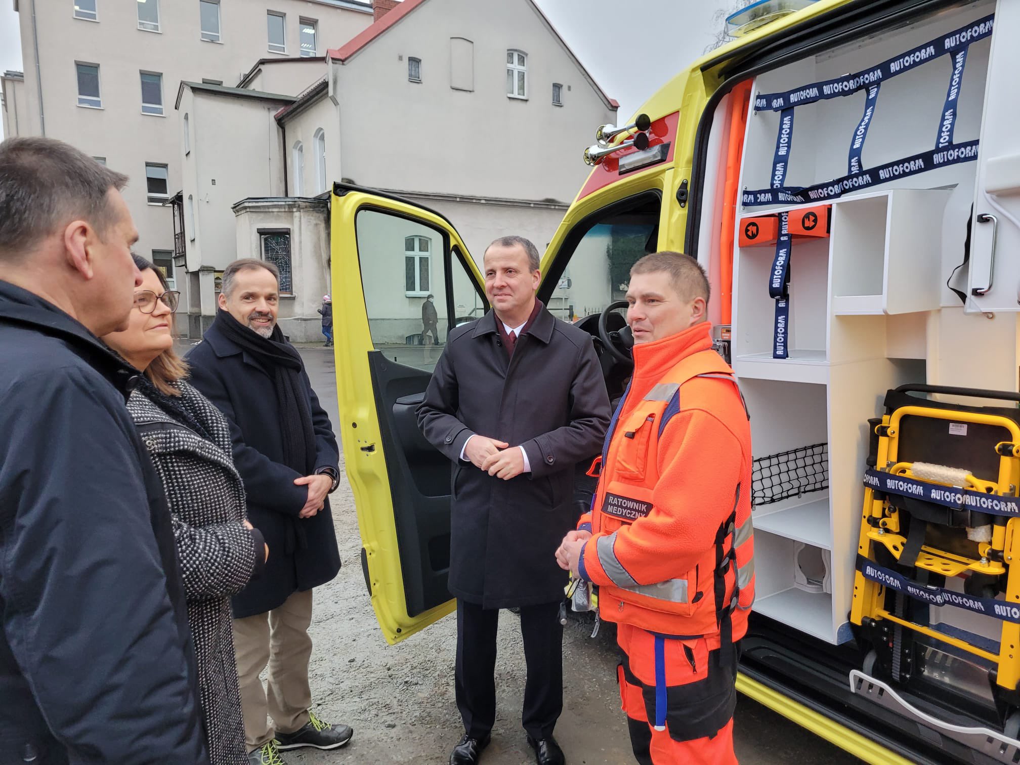 nowa karetka szmotuły  - WUW