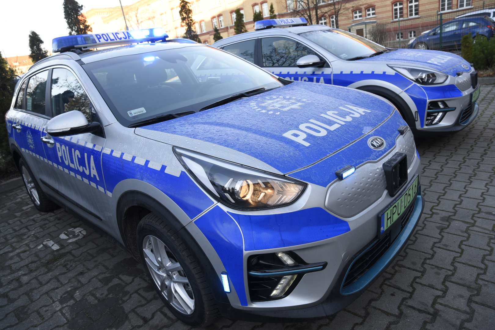 radiowozy elektryczne elektryk radiowóz elektryczny policja poznań drogówka - Wojtek Wardejn - Radio Poznań