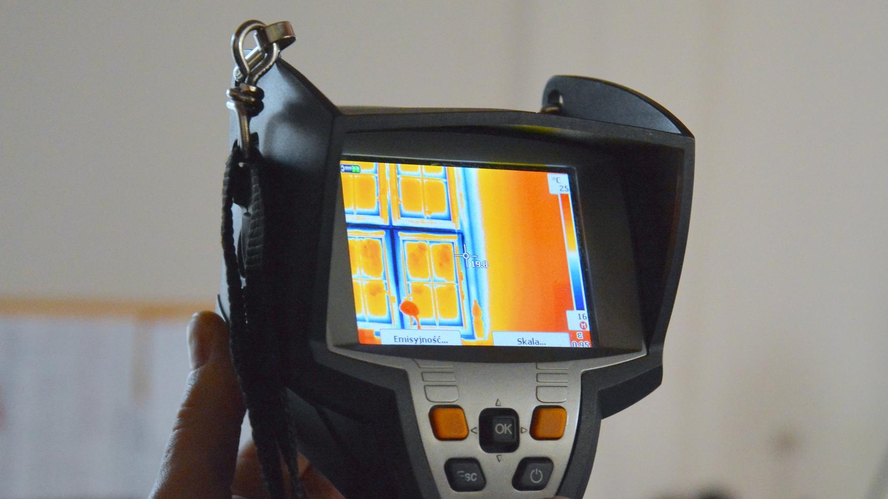 kamera termowizyjna ciepło domy - UMP