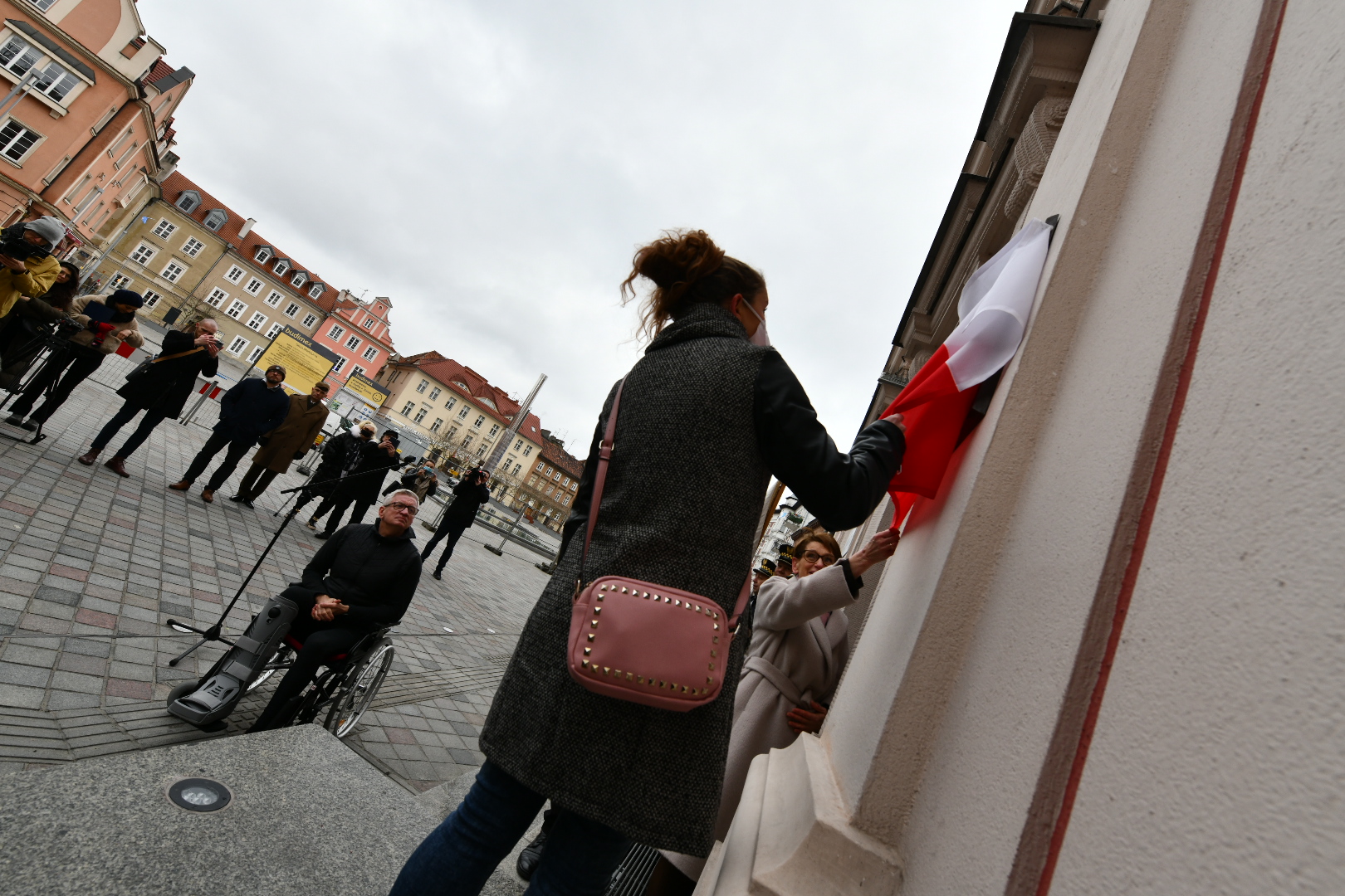 tablica upamiętniająca medyków plac kolegiacki - Wojtek Wardejn