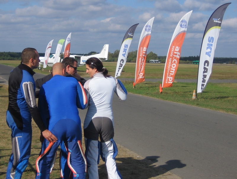 trening spadochroniarzy na ziemi - Rafał Muniak