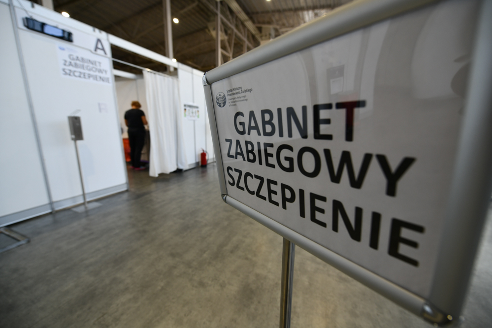 szczepienia szczepienie punkt szczepień mtp - Wojtek Wardejn - Radio Poznań