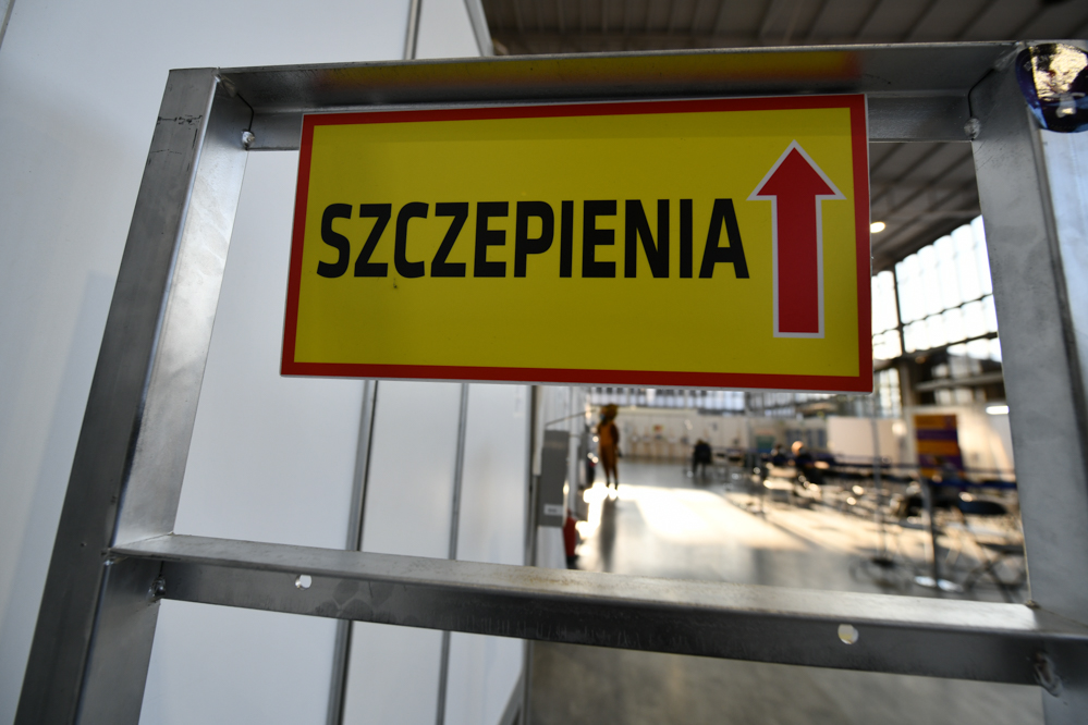 szczepienia szczepienie punkt szczepień mtp - Wojtek Wardejn - Radio Poznań