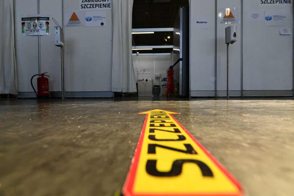szczepienia szczepienie punkt szczepień mtp - Wojtek Wardejn - Radio Poznań