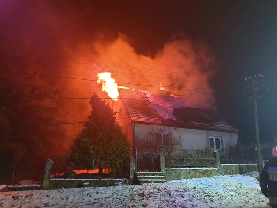 pożar domu łąkie  - KP PSP Złotów/OSP Ługi