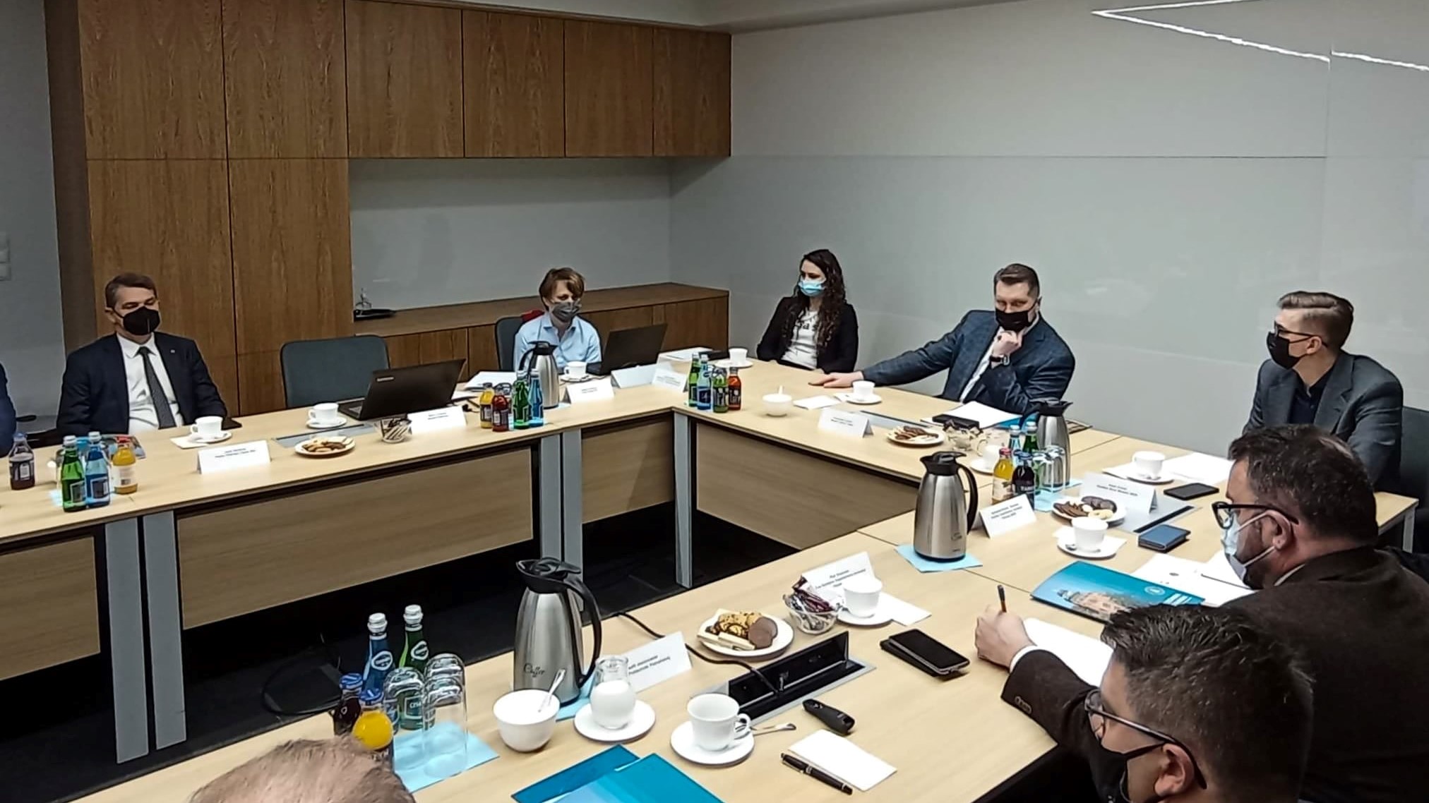 Narodowe Centrum Sztucznej Inteligencji i Cyberbezpieczeństwa spotkanie  - FB: Jadwiga Emilewicz