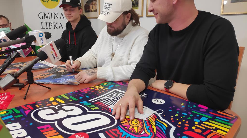 bedoes w lipce podpisuje kalendarze - Przemysław Stochaj