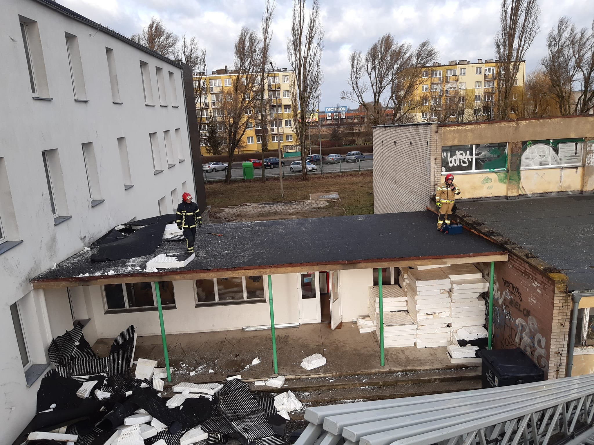 zerwany dach na Młodzieżowym Ośrodku Socjoterapii gniezno - Powiat Gniezno