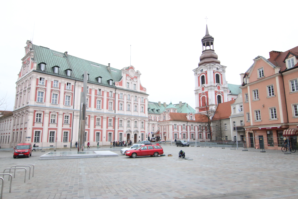 plac kolegiacki betonoza - Leon Bielewicz - Radio Poznań