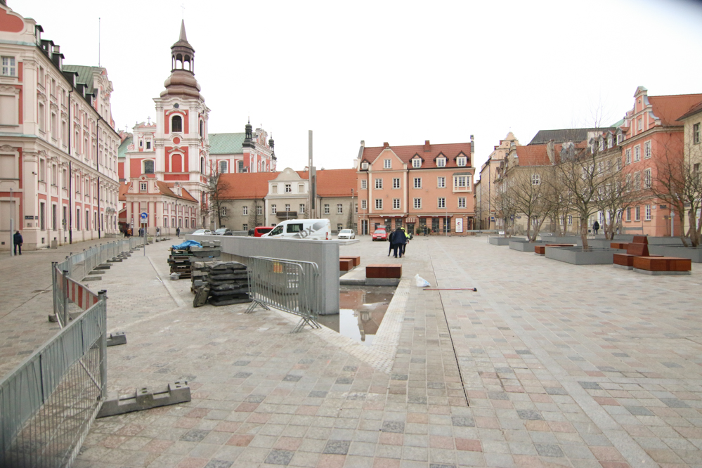 plac kolegiacki betonoza  - Leon Bielewicz 