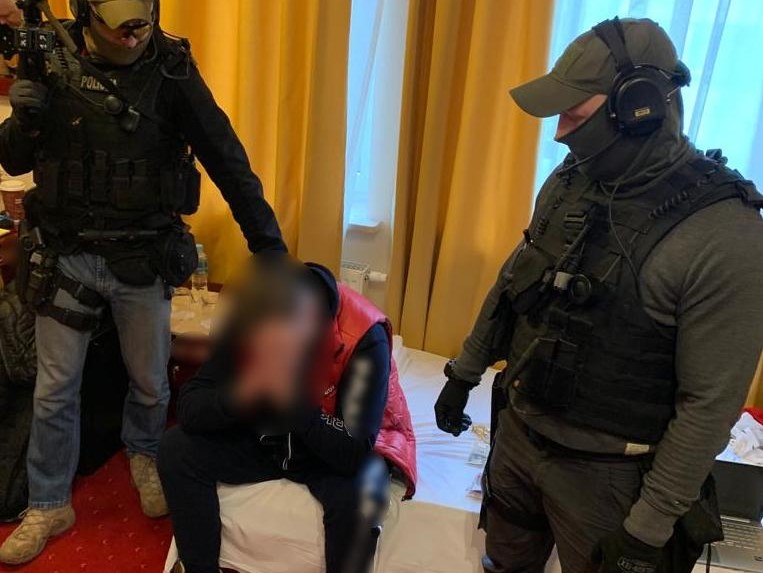 kradziez samochodów dziupla aut  - KWP