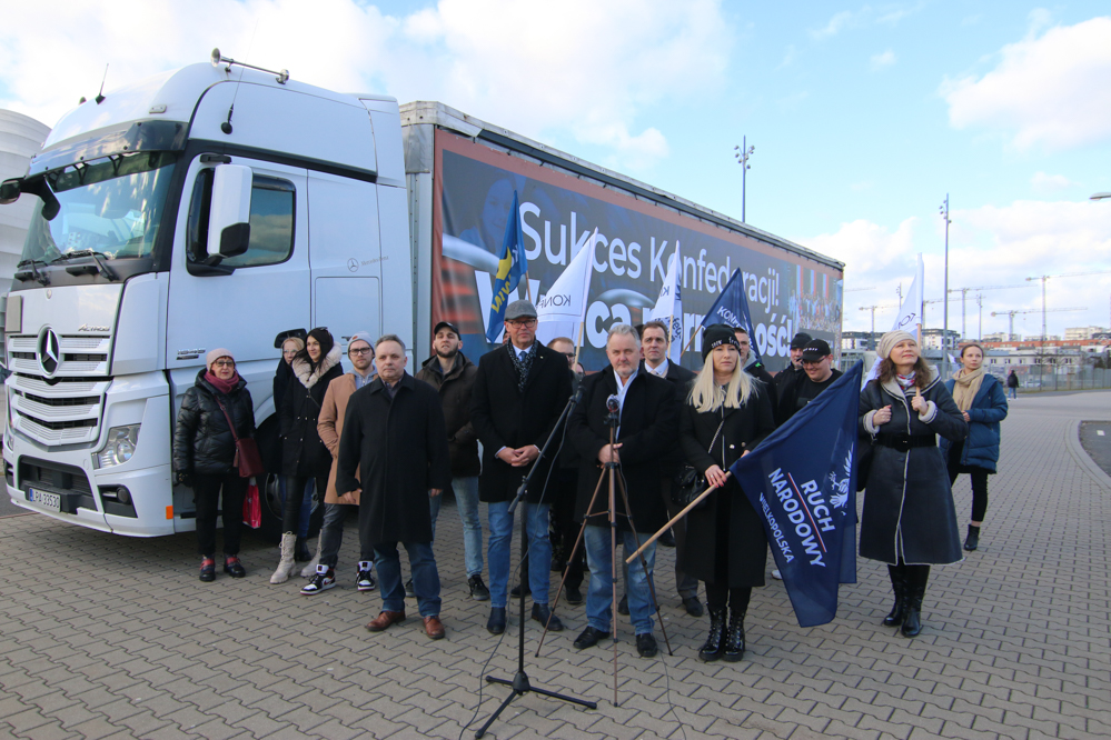 Konfederacja przyjechałą "TIRem wolności" do Poznania - Leon Bielewicz 