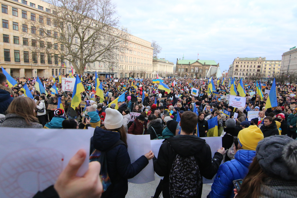 protest przeciwko rosyjskiej agresji plac wolności - Leon Bielewicz 