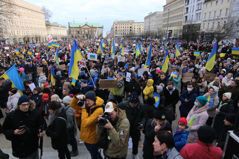 protest przeciwko rosyjskiej agresji plac wolności - Leon Bielewicz 