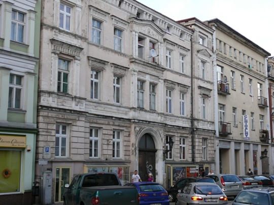 Kamienica do remontu - J. Kuik - UM Leszna