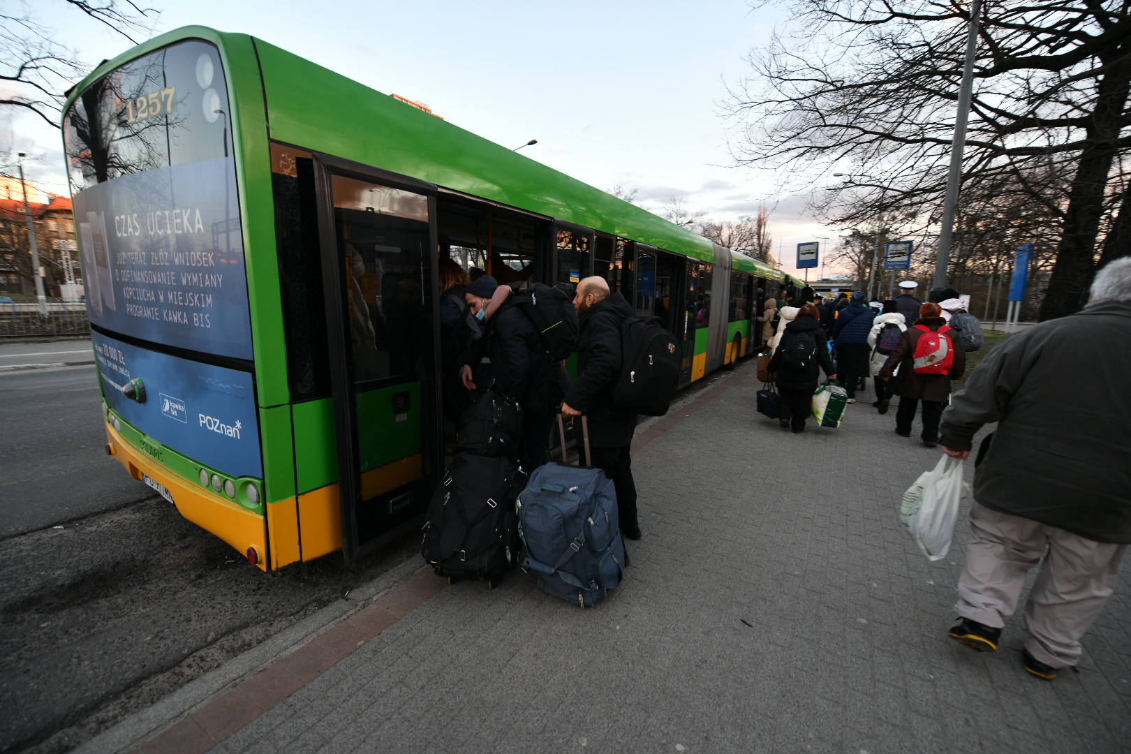 uchodźcy ukraina w poznaniu pociąg autobus dworzec - Wojtek Wardejn - Radio Poznań